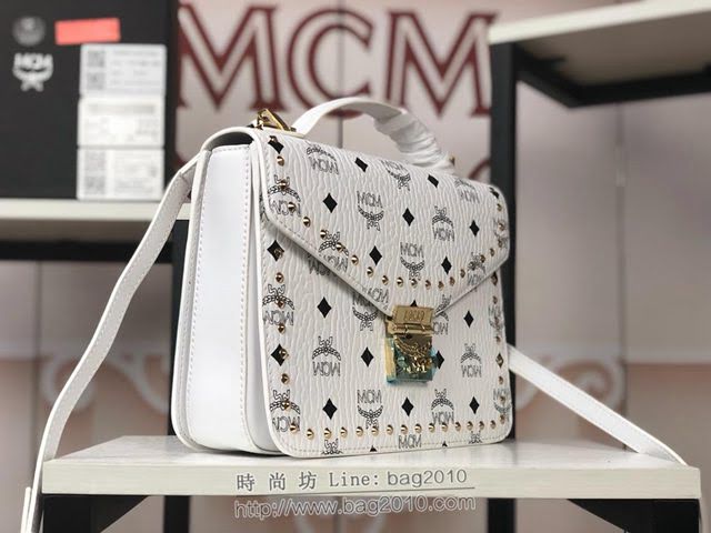 MCM女包 原單 6235 專櫃同步 Patricia打釘風琴包 翻蓋式搭配月桂鎖按扣 MCM單肩斜跨女包 MCM女手提包 手拎包  mdmc1358
